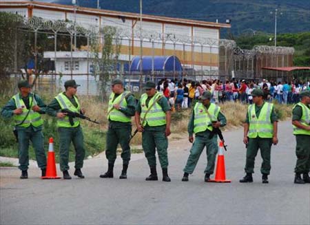 Según un reporte desde el lugar, unas 19 ambulancias habían salido de la cárcel de Uribana. Además, salieron del penal dos autobuses que trasportaban internos.