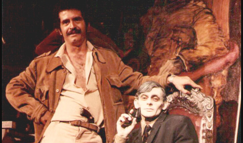 El dramaturgo fallecido hace cuatro meses, Rodolfo Santana (de pie), junto al actor, Freddy Pereira