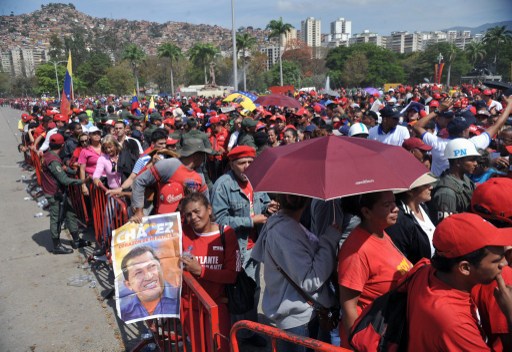 VENEZUELA-CHAVEZ-DEATH-FUNERAL-CHAPEL-SUPPORTERS