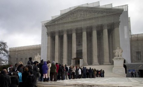 Foto del 27 de febrero del 2013 de la Corte Suprena en Washington. La corte decidirá si los estados pueden solicitar prueba de ciudadanía para votar.