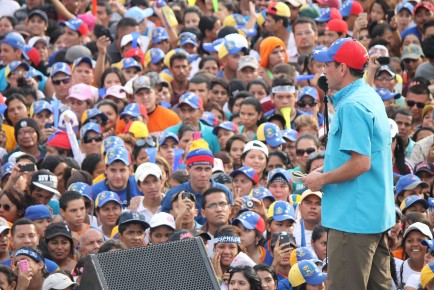 Capriles: "El 14 de abril, cuando marquen en el tarjetón, piensen que es la hora de los venezolanos"