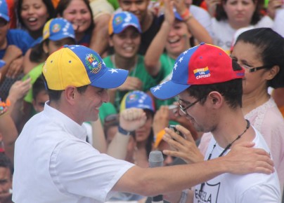 "Nicolás, nuestro pueblo te va a enseñar a respetar, porque llevas 100 días destruyendo a Venezuela", dijo Capriles en el Zulia