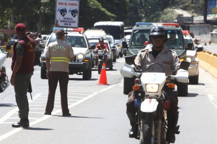 El ministro Reverol extendió el agradecimiento “al esfuerzo de 210 mil mujeres y hombres de la seguridad que logró bajar la accidentabilidad en este asueto de Semana Santa”.