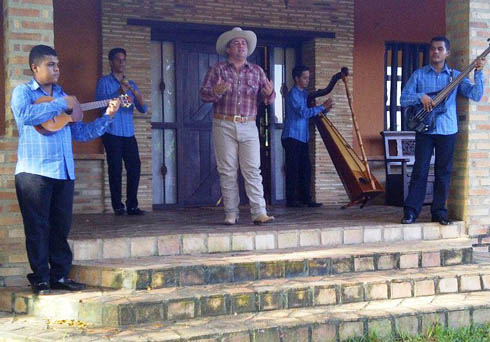 Su pasión y apego a la tradición venezolana lo ha hecho crecer como cantante 