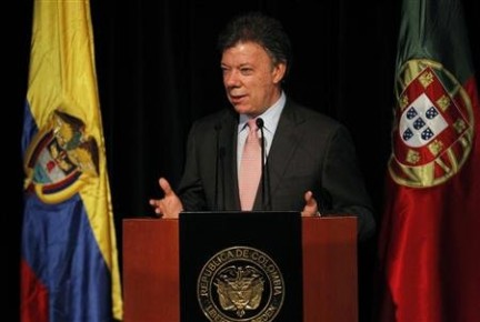 Santos envió una carta señalando que "el país necesita iniciativas que nos unan, en lugar de dividirnos".