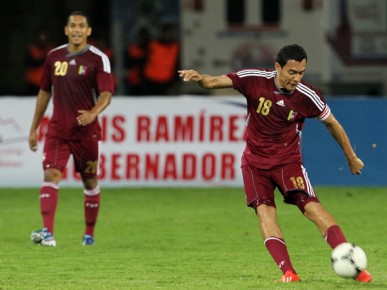 *Juan Arango durante el encuentro amistoso entre Venezuela y El Salvador--AFP PHOTO - STR