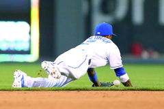*Kansas City Royals shortstop Alcides Escobar-AP Photo-Orlin Wagner