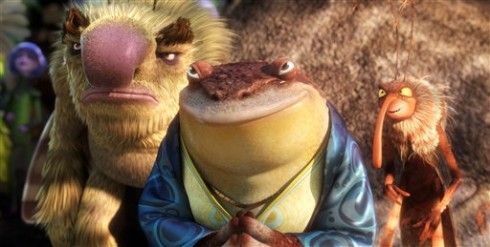 La rana Bufo, cuya voz fue interpretada por Pitbull, centro, en una escena de la película animada Epic en una imagen publicitaria proporcionada por 20th Century Fox. (Foto AP/20th Century Fox, Blue Sky Studios)