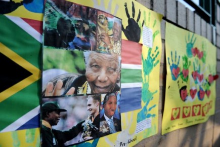 TOPSHOTS-SAFRICA-POLITICS-HEALTH-MANDELA