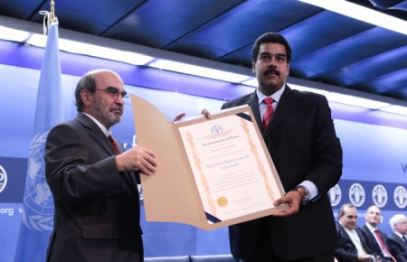 El presidente de la República, Nicolás Maduro, recibió el reconocimiento que la Organización de las Naciones Unidas para la Alimentación y la Agricultura (FAO, por sus siglas en inglés) otorga a Venezuela por estar dentro del grupo de los 15 países que han realizado progresos excepcionales por reducir la prevalencia de la subnutrición. 