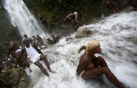 FESTIVAL DE VUDÚ DE SAUT D'EAU