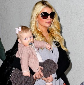 Jessica_Simpson_Maxwell_Ace