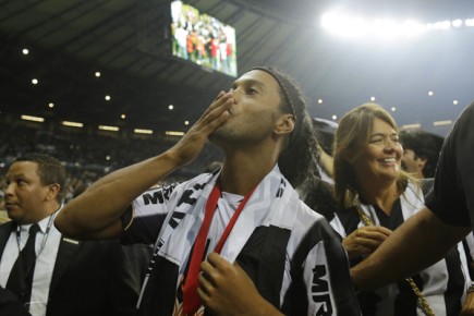 *Ronaldinho Gaucho of Brazil's Atletico Mineiro blows a kiss to the crowds after winning--AP Photo-Nelson Antoine