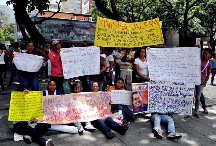 car1-familiares de privados de libertad protestaron1