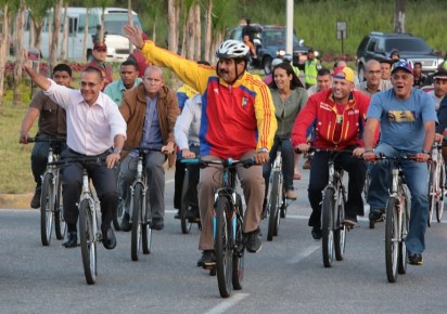 "Tenemos la responsabilidad de sacar al vampiro Ledezma para despejar el camino y trabajar por la Gran Caracas", afirmó Maduro, quien postuló para ese cargo a Villegas, hasta ahora ministro de Comunicación. Foto AFP