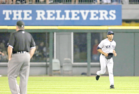 Mariano Rivera #42 of the New York Yankees trots to the pitching mound to pitch the 9th inning--Jonathan Daniel-Getty Images-AFPweb