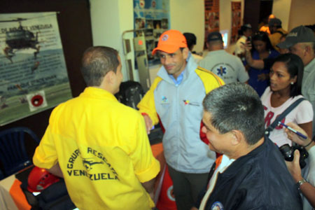 Capriles entregó implementos, uniformes y reconocimientos a voluntarios de Protección Civil Miranda