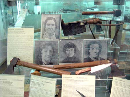 Los artefactos empleados por Leonarda Cianciulli para descuartizar y convertir en jabón a sus víctimas, se exhiben en el Museo Criminológico de Roma