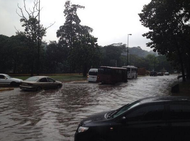 Plaza Venezuela. Foto:@aecarri