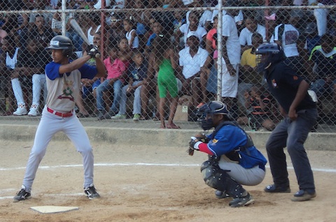 Halcones y Novatos son líderes en el beisbol mayor del municipio Buroz