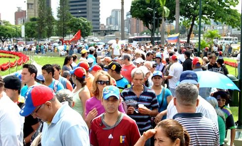 car13-opositores se concentraron en plaza venezuela caracas1