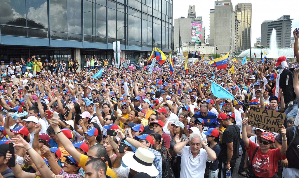 car2-marcha de protesta habilitante2