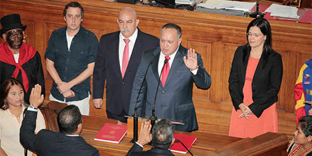 Diosdado Cabello fue reelecto este domingo como presidente de la Asamblea Nacional (AN para el nuevo período legislativo que inicia este 5 de enero, cargo en el que estuvo al frente del Poder Legislativo durante 2013.