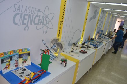 Henrique Capriles, durante la entrega de una Sala de Ciencias en la Biblioteca Pública Cecilio Acosta de Los Teques.