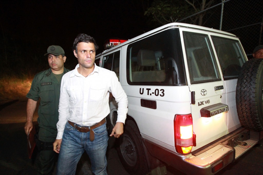 Leopoldo López llegando a la audiencia