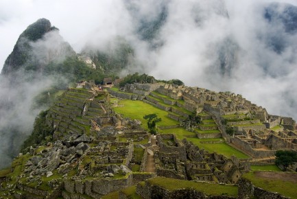 Foggy_machu_picchu