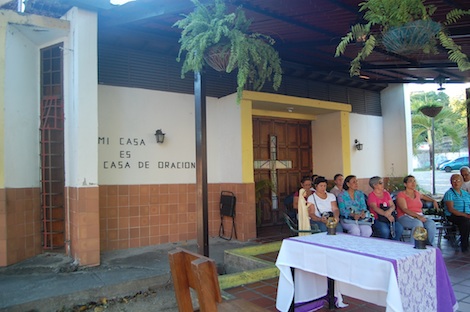 * Consternada comunidad católica de la urbanización La Rosa por robo a la iglesia Beato Manuel Domingo y Sol/Foto Jaime Manrique 