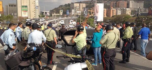 La detective del Sebin iba en el asiento posterior del vehículo cuando se produjo el enfrentamiento