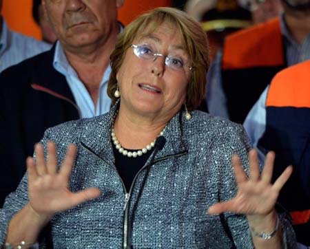 "Es una tremenda tragedia, tal vez el peor incendio", dijo la mandataria chilena Michelle Bachelet AFP / CRIS BOURONCLE 