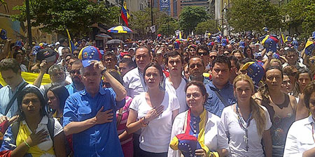 Los opositores María Corina Machado y Antonio Ledezma participaron en la marcha estudiantil. CORTESIA / TWITTER 