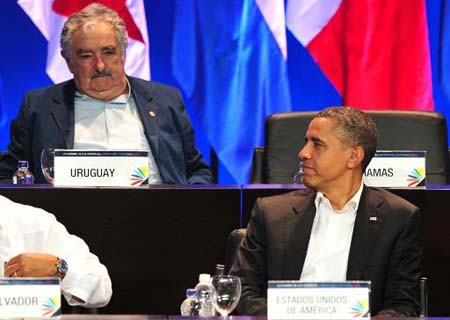 Los presidentes de Uruguay, José Mujica (i) y Estados Unidos, Barack Obama (d) el 14 de abril de 2012 en Cartagena de Indias, Colombia. AFP / LUIS ACOSTA / ARCHIVO 
