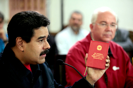 Durante el acto, Maduro renombró también el Ministerio del Trabajo, que ahora pasará a llamarse Ministerio de Protección del Proceso Social del Trabajo