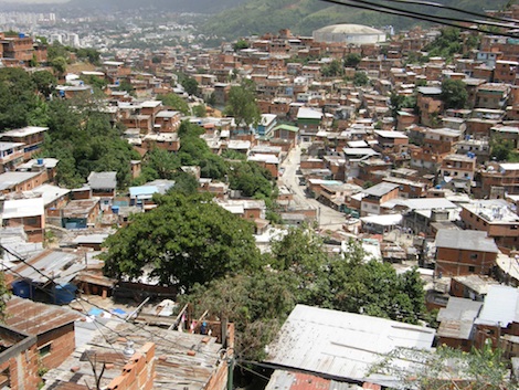  Del proceso liderado por Hugo Chávez emergió más que un pueblo agradecido, un pueblo consciente políticamente que no se deja embaucar por cantos de sirenas y, mucho menos, al servicio del imperialismo depredador