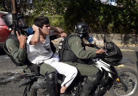  Sólo en Baruta fueron detenidos 19 jóvenes Foto: AFP / Juan Barreto