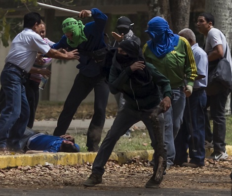 Ese jueves 3, en la Universidad Central de Venezuela, a los estudiantes les quitaron la ropa, pero lo que quedo al desnudo fue la perversidad y amoralidad de un régimen