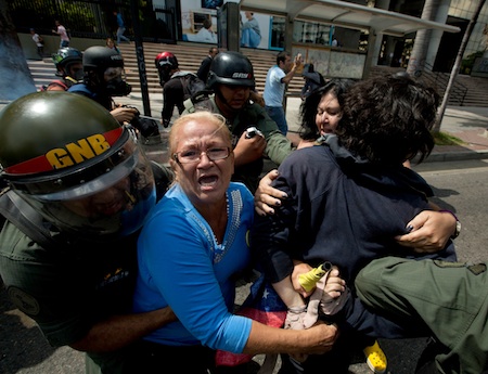 Es importante que los y las ciudadanas entiendan que el ejercicio del derecho a la manifestación pacífica implica una serie de responsabilidades por parte de quienes participan en ella /Foto: Archivo La Voz