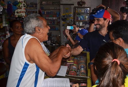 “Aquí venimos a demostrarles que puede haber algo mejor, que sí es posible construir juntos un país para todos”, dijo Capriles