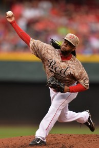 Cueto volvió a lanzar en grande en una noche mágica para Cincinnati AFP / Jamie Sabau 