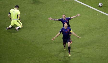 Casillas regado y Robben celebrando AP / Christophe Ena 