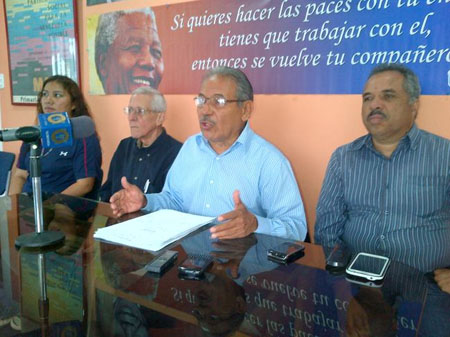 Secretario general del Movimiento al Socialismo (MAS) Caracas, Gustavo Mujica 