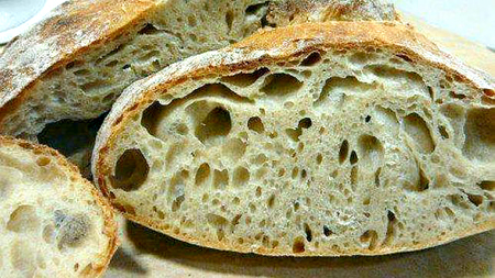 El pan es el alimento que, por excelencia, suele desaparecer de las comidas en cuanto se comienza un régimen