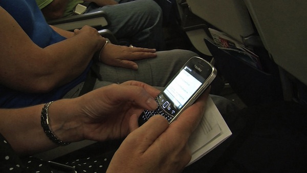 cellphone-on-plane