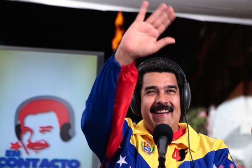 La reciente radicalización del presidente Maduro de convocar al pueblo a ejercer “su poder soberano para construir un nuevo sistema de gobierno popular con el gobierno de calle”,  debemos asumirlo como la práctica del “centralismo descentrado” 