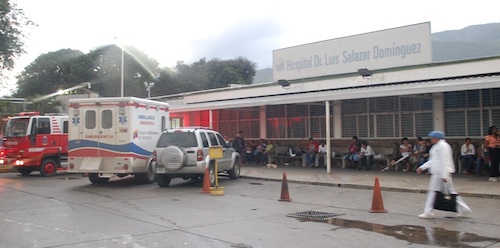  Mucha actividad tuvo el personal médico, paramédico y  enfermeras del Seguro Social de Guarenas en la noche del pasado viernes Foto. Jaime Manrique