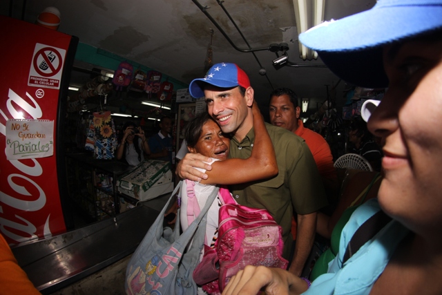 “El llamado es a todos los venezolanos para hacer frente a un sistema que no está establecido en nuestra Constitución”, dijo Capriles en el Zulia