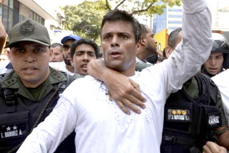 El juicio al opositor Leopoldo López fue diferido nuevamente y la próxima cita será para el día 10 de septiembre. 